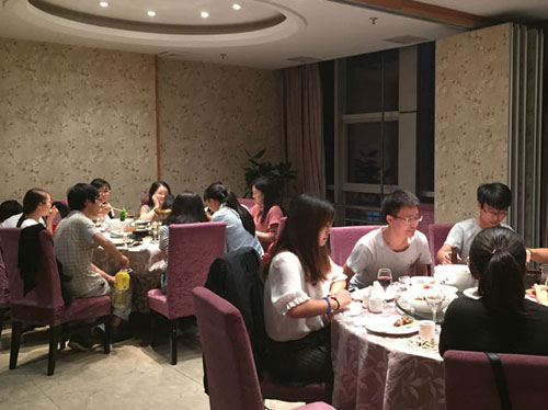 皓月迎佳節，中秋共團圓